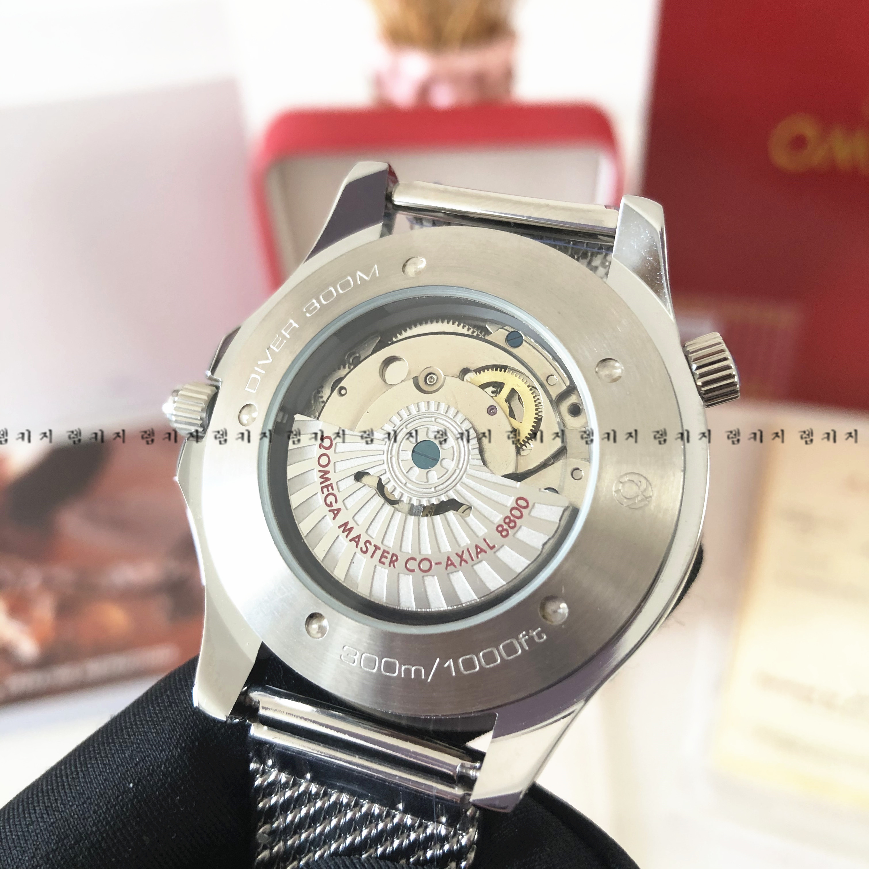 오메가 씨마스터 007에디션 메쉬스트랩 시계